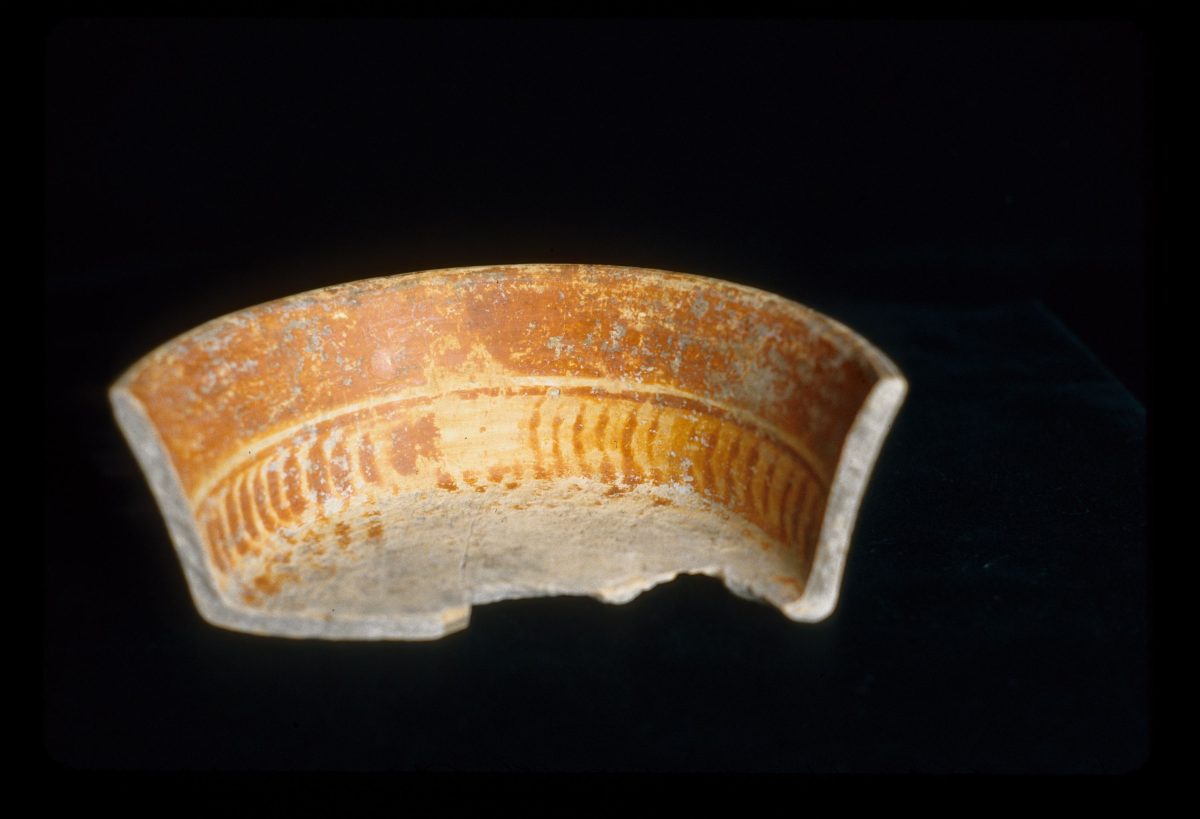 MSJ2A-5-6-16/motul:279 || Gabeta 8. Interior. Outcurved dish/bowl.
