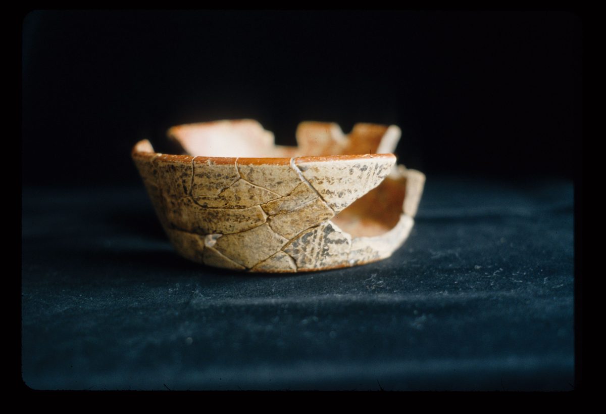 MSJ15F-1-0-0/motul:283 || Gabeta 4. Exterior. Outcurved dish/bowl. Basketry motif.