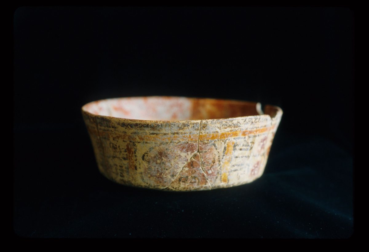 MSJ2A-5-6-15/motul:313 || Gabeta 7. Exterior. Outflared dish/bowl. Pink slip. Paired Symbols Style.