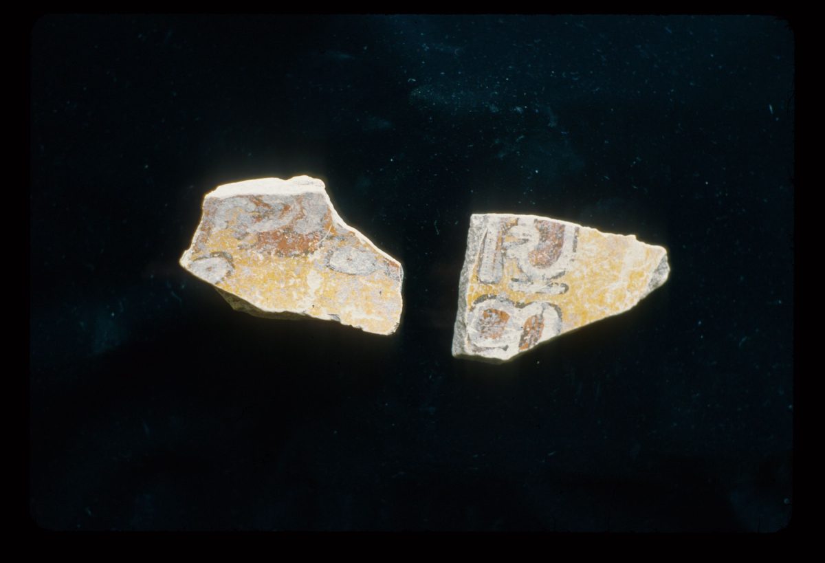 MSJ2A-5-6-16/motul:344 || Tripod plate. Glyphs. Possible resist.