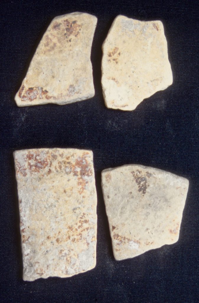 MSJ15A-41-2-2/motul:369 || Possible Ik style vases.